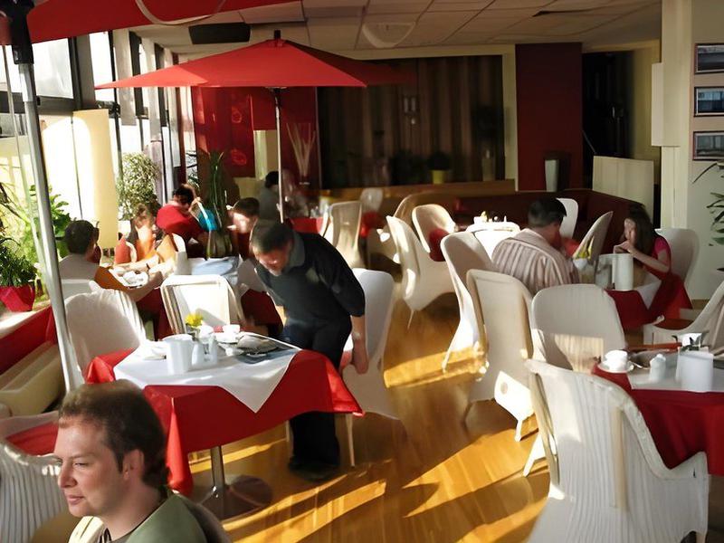 CED38CE786867D683F1D9B6C602D6E2E