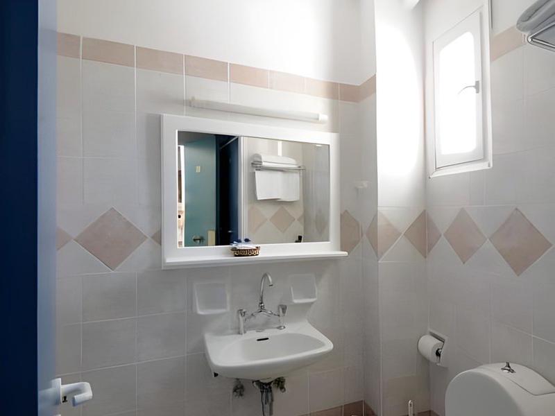 9DA1A0B1A2DF33B84FB4A09E3A5E1C5E