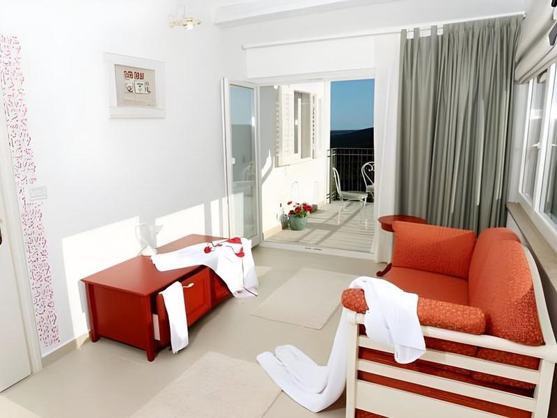 B4E70D48067031D2D74A71F666C956A4