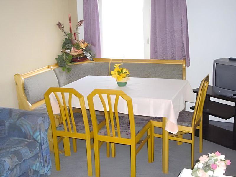 FA7B24B6486AC19EE7A4E4B4362E38DC