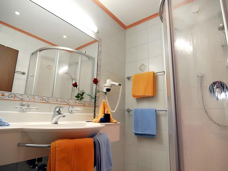 06453D44CACEB0A9FBCBA26C1872BAFE