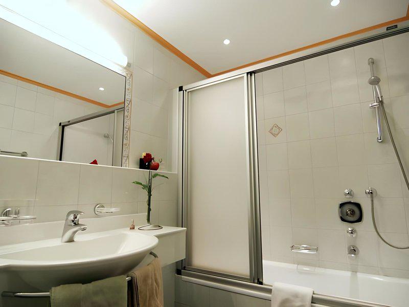 EB7613E999F153457D3880CE2C3D0BD6