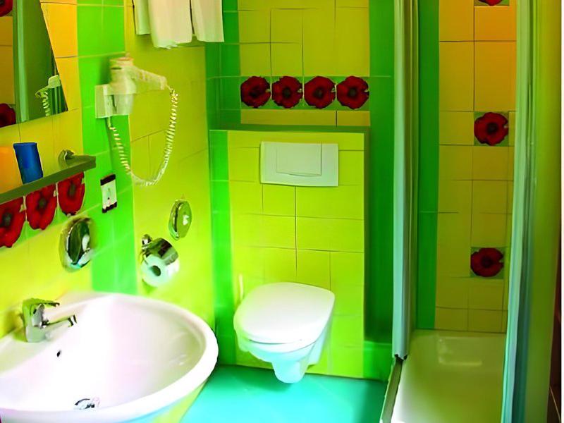 5F97C9D7846FF77C94F51F7F35BD6814