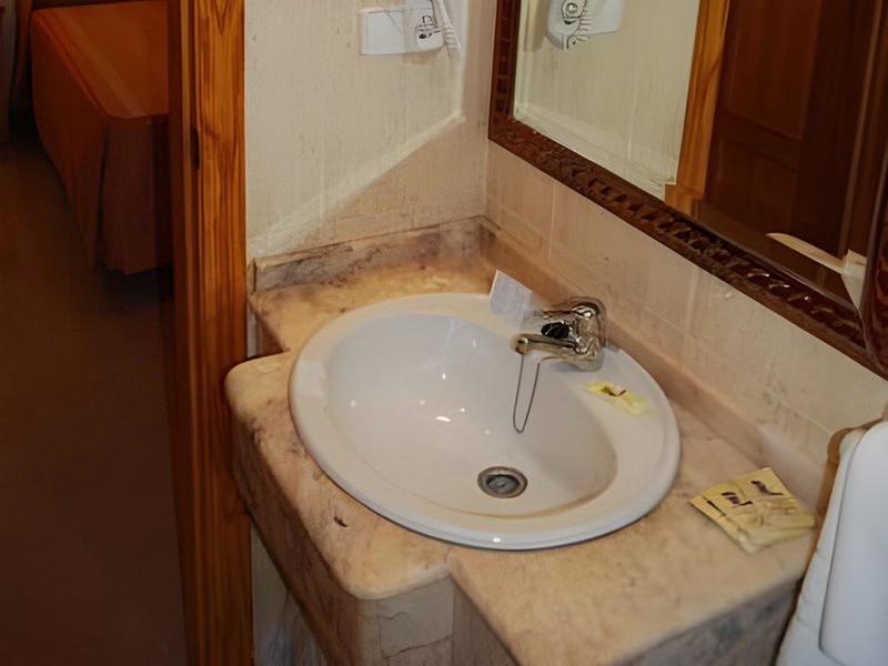5AED6119E02A06B0A57E514BFC9F8760