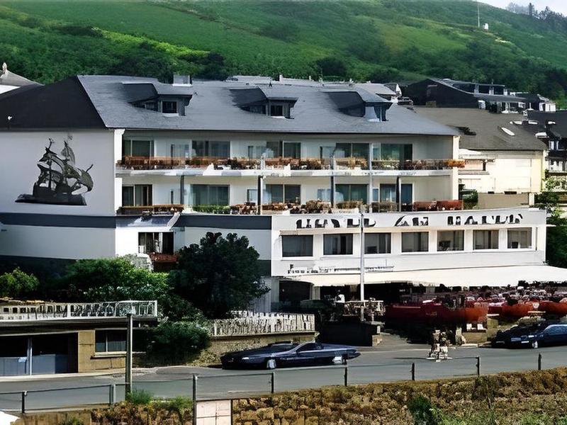 1EE4C086D74FCA79888045D5D2D7F148