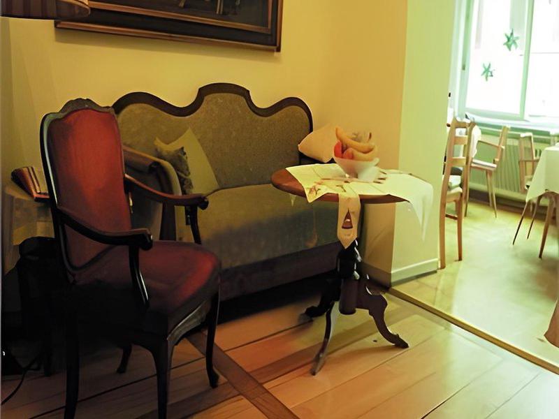 6CE455570E2A1059278A2115B2DC8BB6