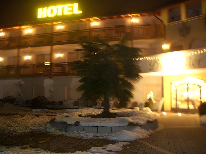 1B980998415D13E5F4C49E3E4E0B19BF