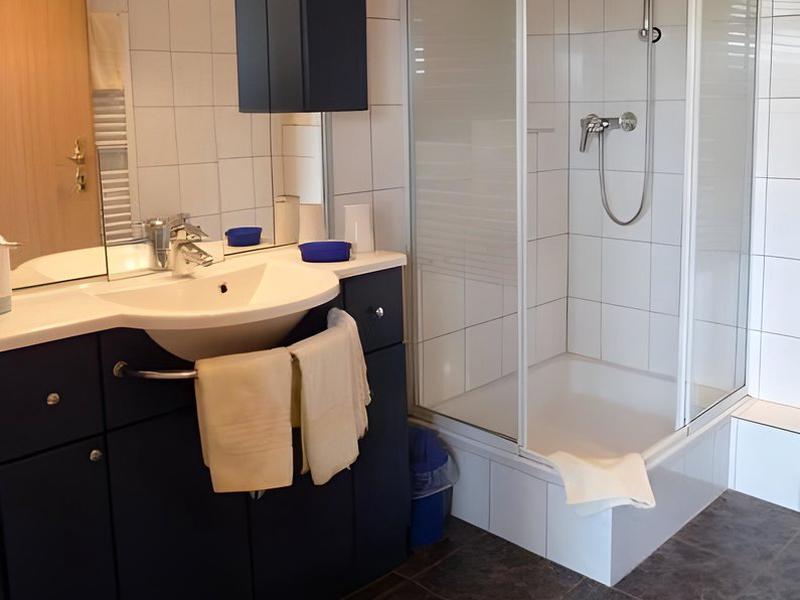 5CF239F2DA2423279C12814E41960D3A