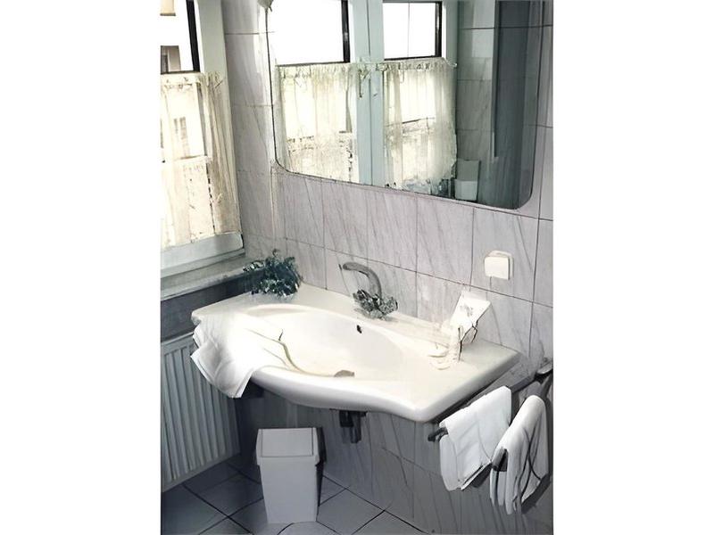 17582EC6A675042DBD173FAB7D54F3A8