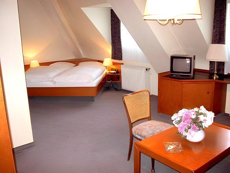 62890215528794BE47BC7B6F403854DD