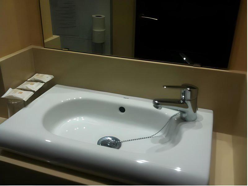 52F1956152AABD2E7DA4105A892CAA93