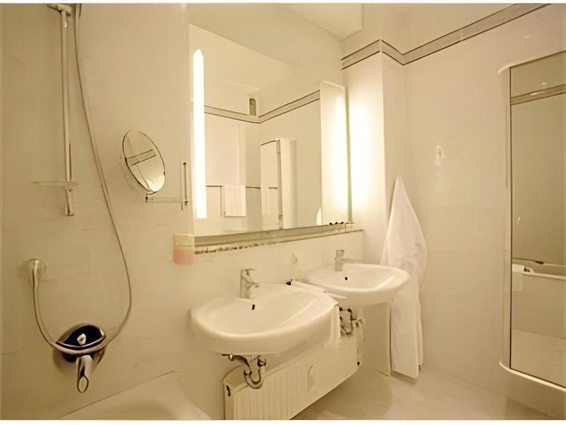 003AD24A72D05FAF441B5247C121ACE4