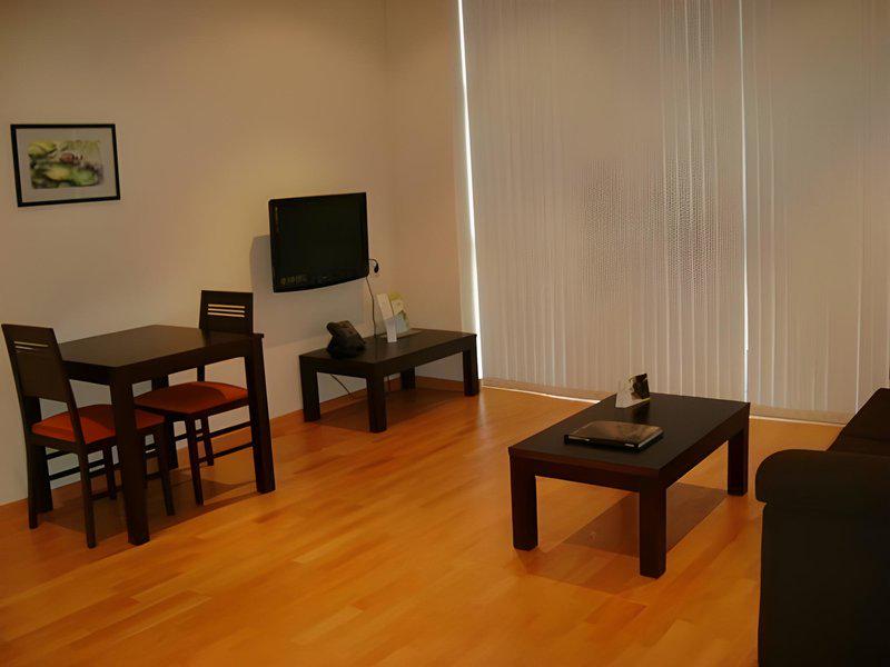 58D5BE69B5A64326BD6C0D7B4321B437