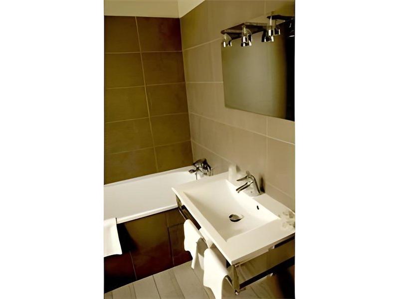 AB623AE46D54DA71E0B379EA24F7689D