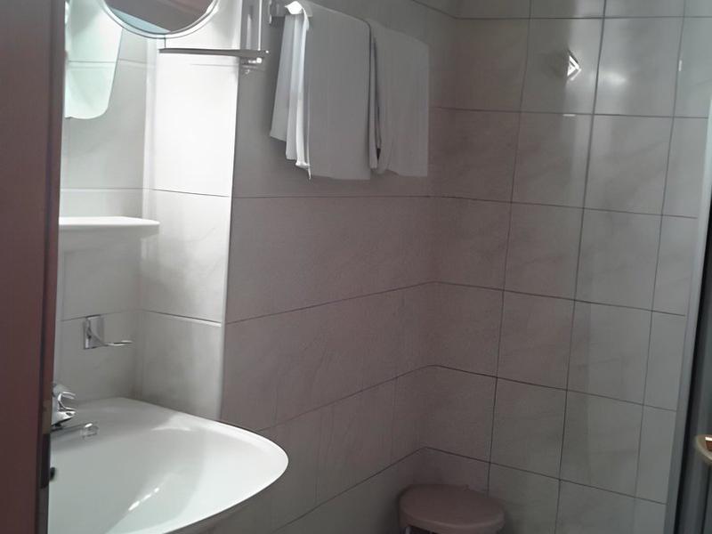 F457ECB384D6B27FADE5F12EEC164B18