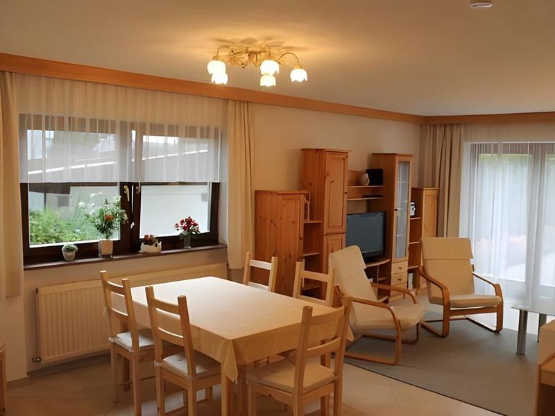 06F35C7BA34E5B52DEF2537BE6CF8438