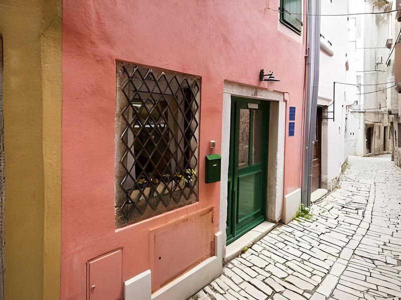 466BF2E403AE0D45544D83A4DBCFB22B