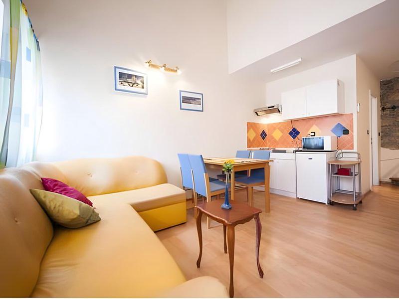 1AAE7FCBCA55BFB458B75DF98C7C10D8