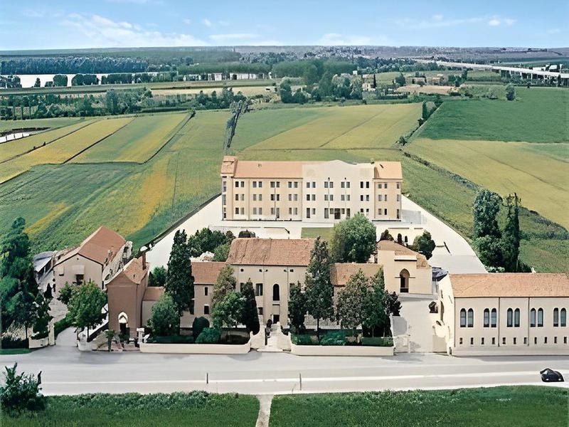 DFB51A529E2A42E57A92C77D11D3F328