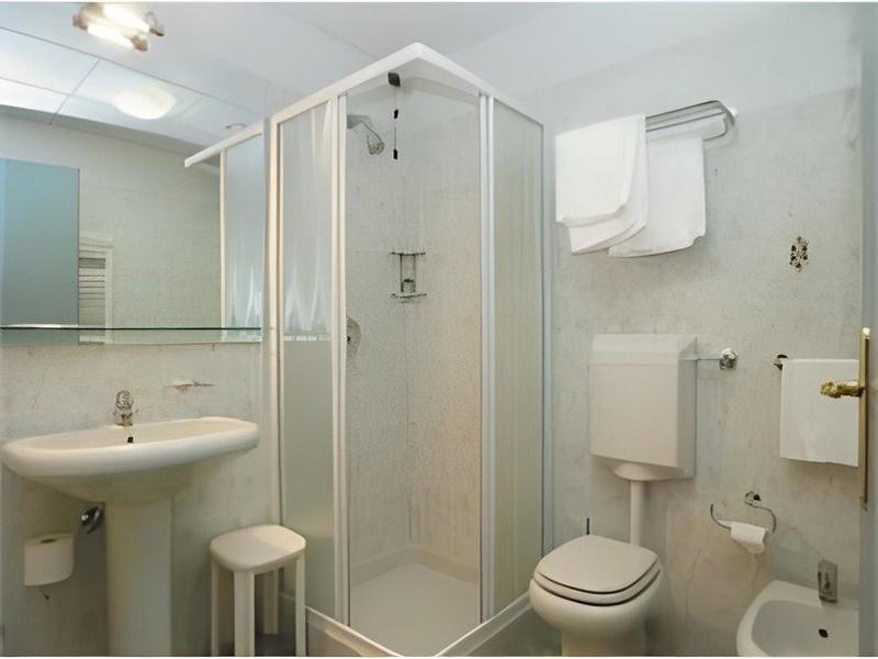 3292CC12AEBAF9BE91C2B91F8F53BAC9