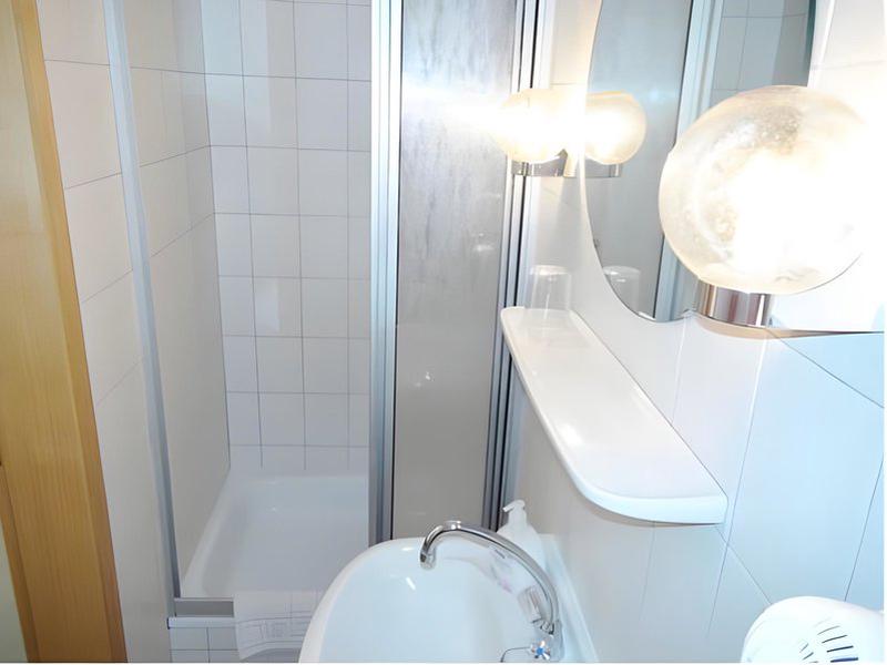 726058A73205ABE1814478FCF73C8234