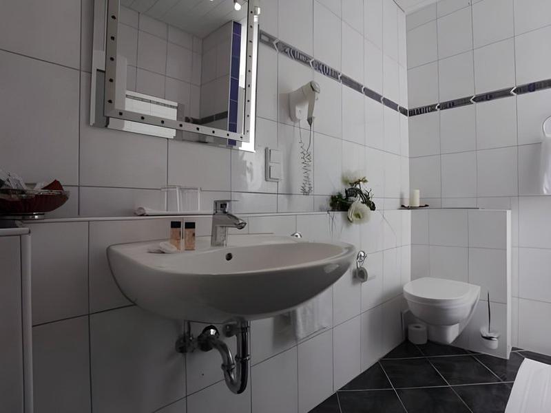 17EB0C56342919A3BD7938463A024B2D