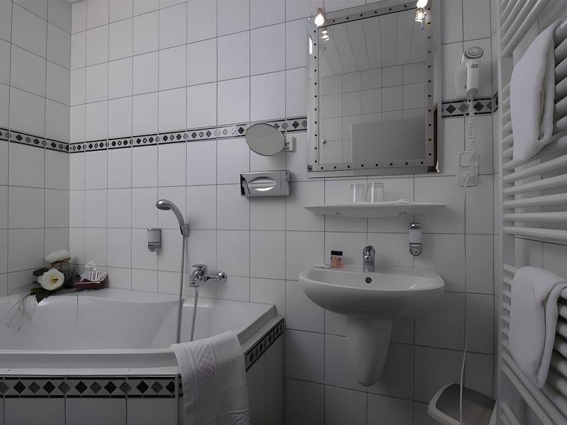 0609E60C281A99437B0D3A8A48118D8C