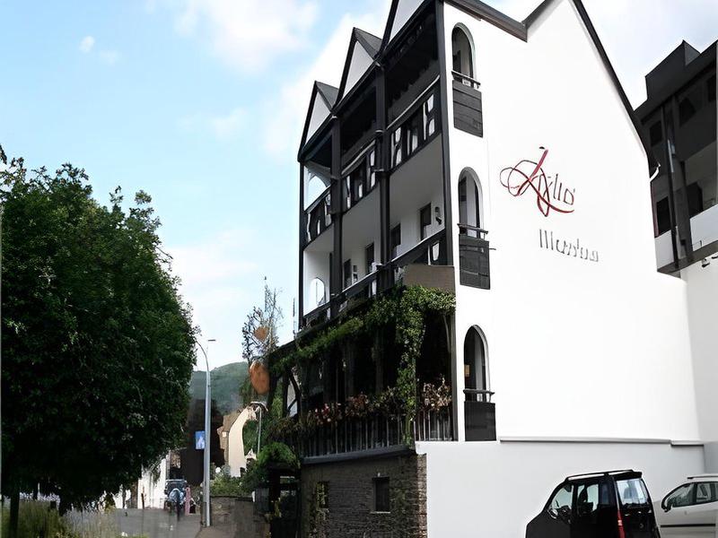 5B49DCB5296F0D300BB25374B95F2A06