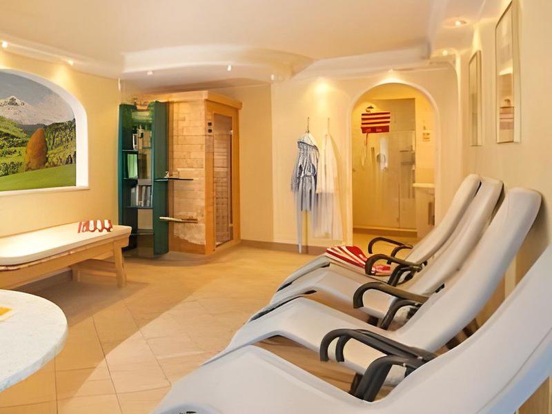 2B2E59AA44FBD363AF39FAEEE19F46E0