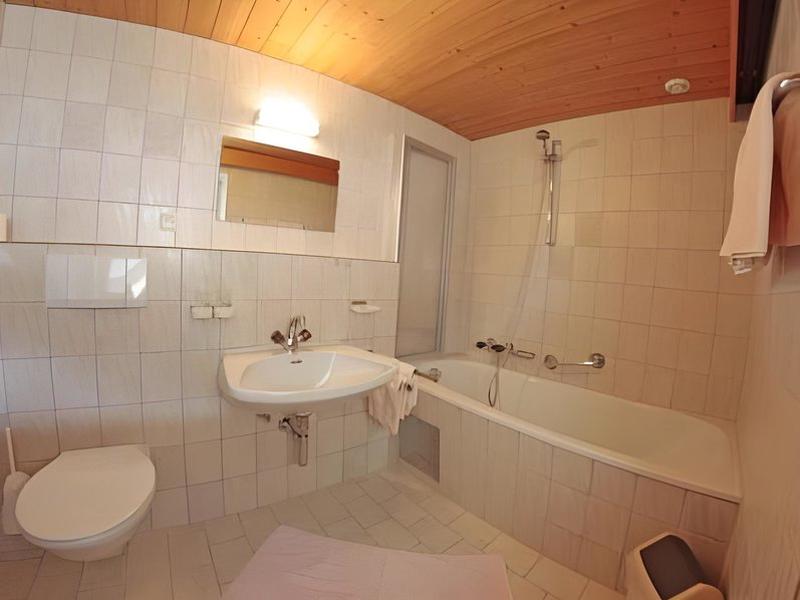 EFD5812CA8B5E14B22B1CC929995BACD