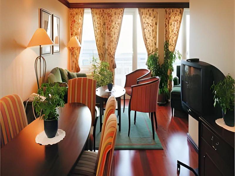 56EBA12A7E3FCBBCB12072AEFCE6DDA3