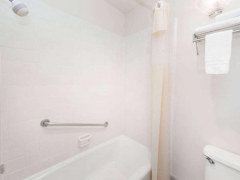 FEE23C3991FEF8D17E53101E2A858298