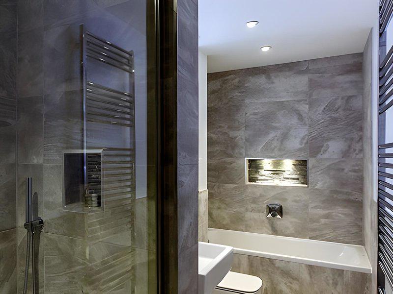 01F9A5B15BBDF81BAD037323A2FF8898