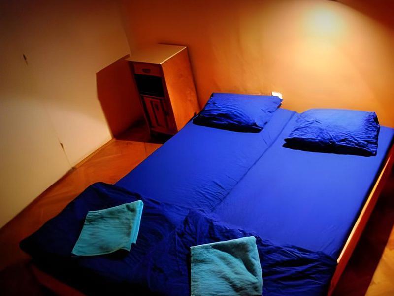 AB9302EEE92D98223FA52C855821124C