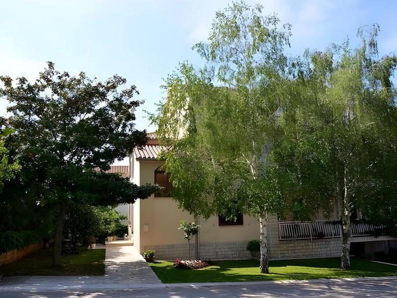 7C90D05BBAB7D1F858F74E725F7F30A3