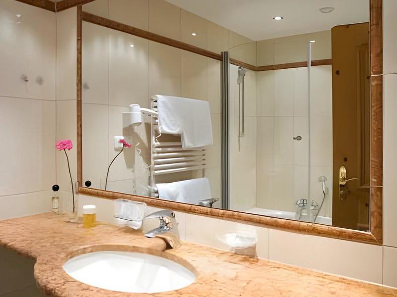 86C7BF49FD2CB7B2EAAE221E1747F6A9