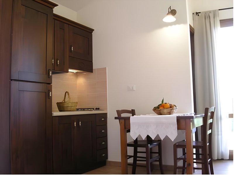 24F9909189644E2CF8E1EFFE74B1F69D