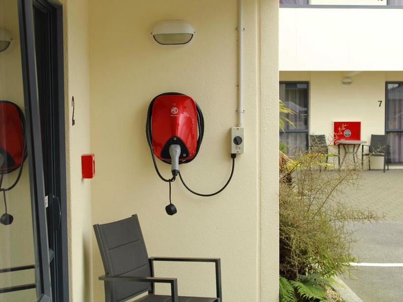 0AF9FA655E19B59C18C5A2C918F633B7