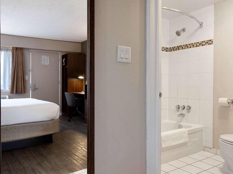 8229B6E9756C0780E3A122C84090A49C