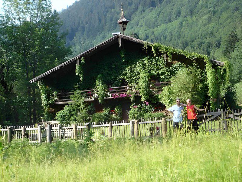 52C2FF1B3E8F57CCB623935ECB4E4B9E