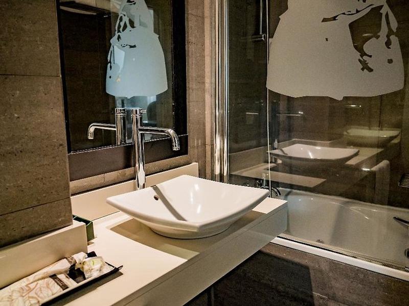 033B9BD1DBC32A0E0FA852CA4E65E115