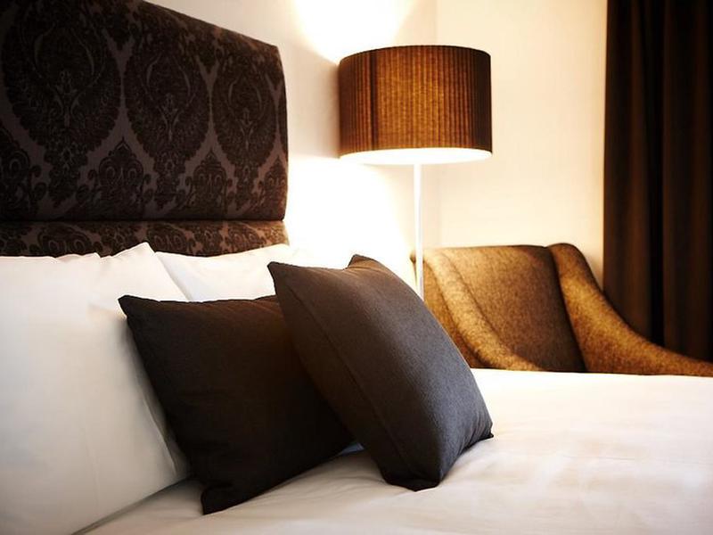 F979635663AF118DC19A17B3F71F2C47