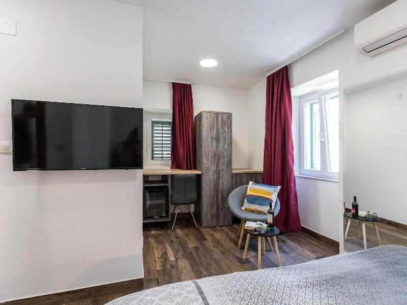 8E4EF3CB0F7762855557E3FE4C4B872C