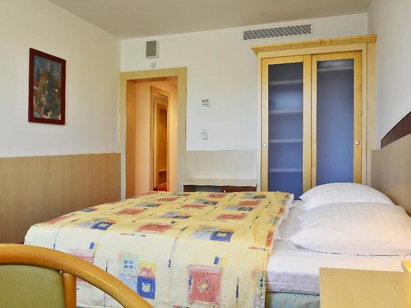 7327A52B22A5F57D72D02718C32E8DDD