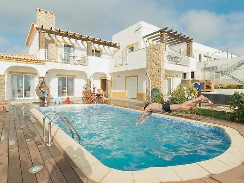 0E8E338E97F2E4135426493E5E3A9299