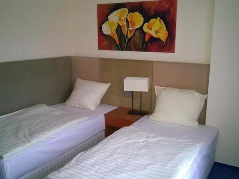 49F9E03BFAEC3500E3175E12B298B509