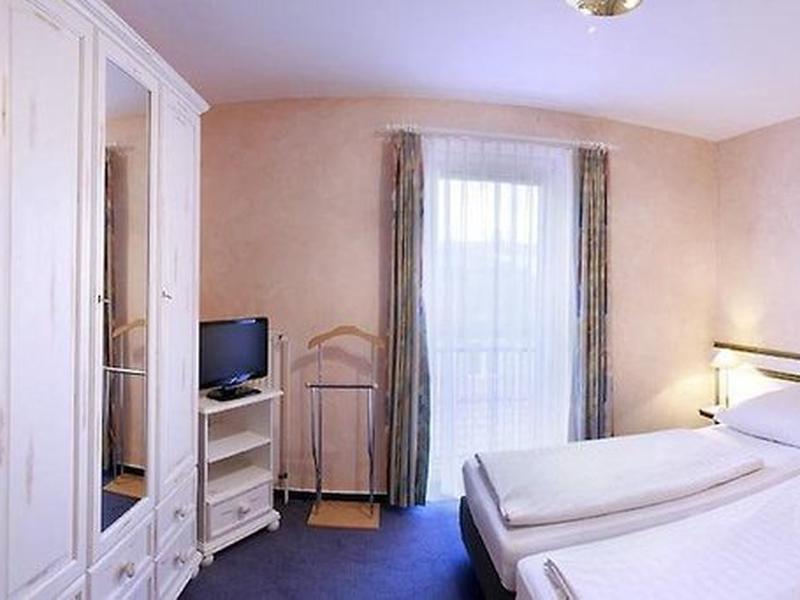 037A7252151872B03018247FA93302C4