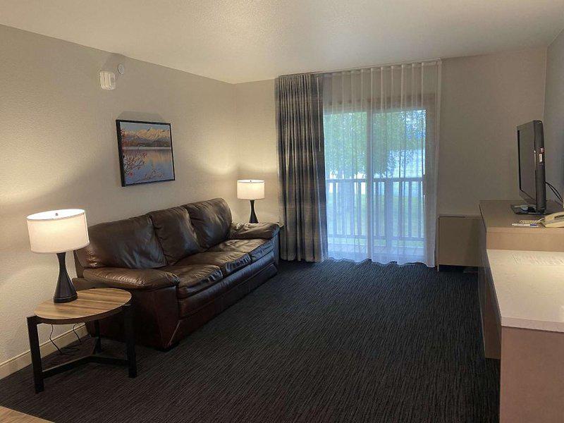 06E8EB6403416FA1851D8BB39FBB4392