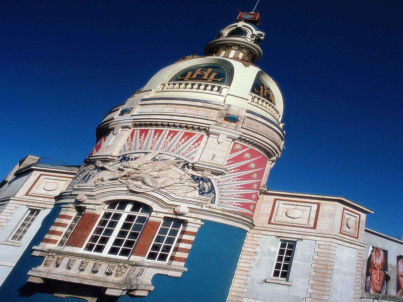 FBEE8D62565F1A0F9B6B48233835AB89