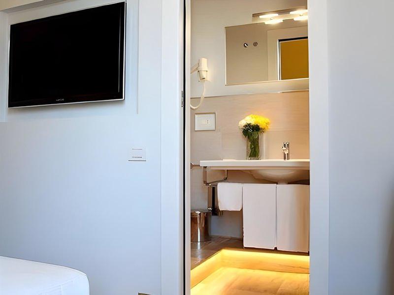 77CA64733F378EE79E0FB7FBE921DD06